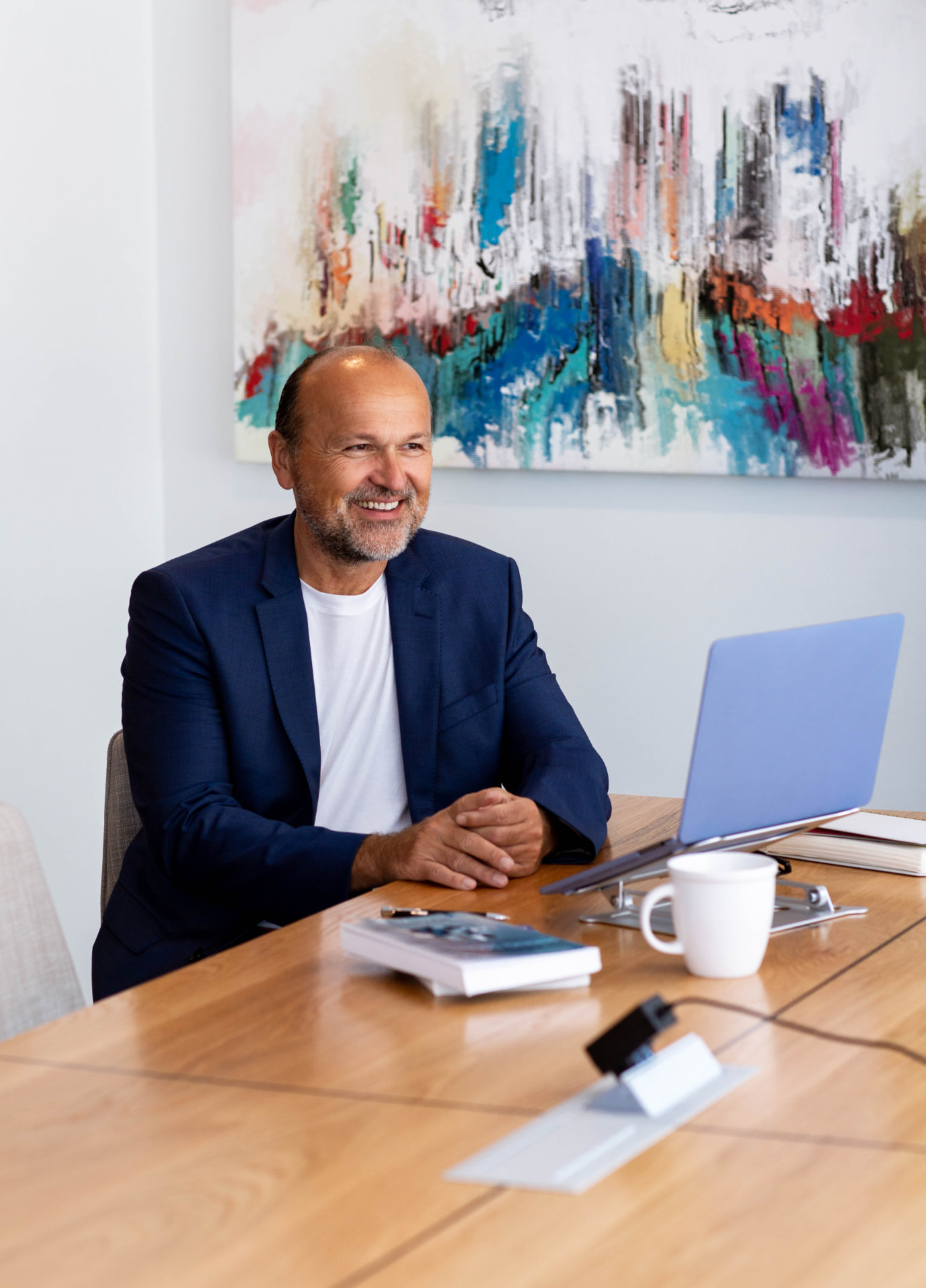 Sascha Menesi at his desk during a client search briefing